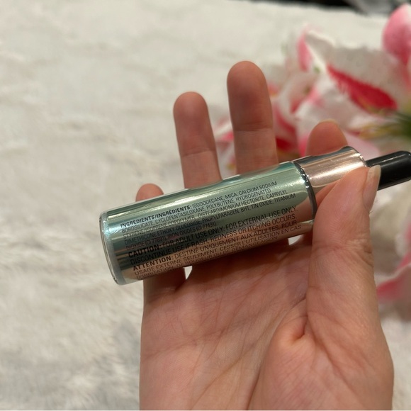 Revolution Skincare Highlighter Duo in Unicorn Elixir and Mermaid Scales - Picture 8 of 9